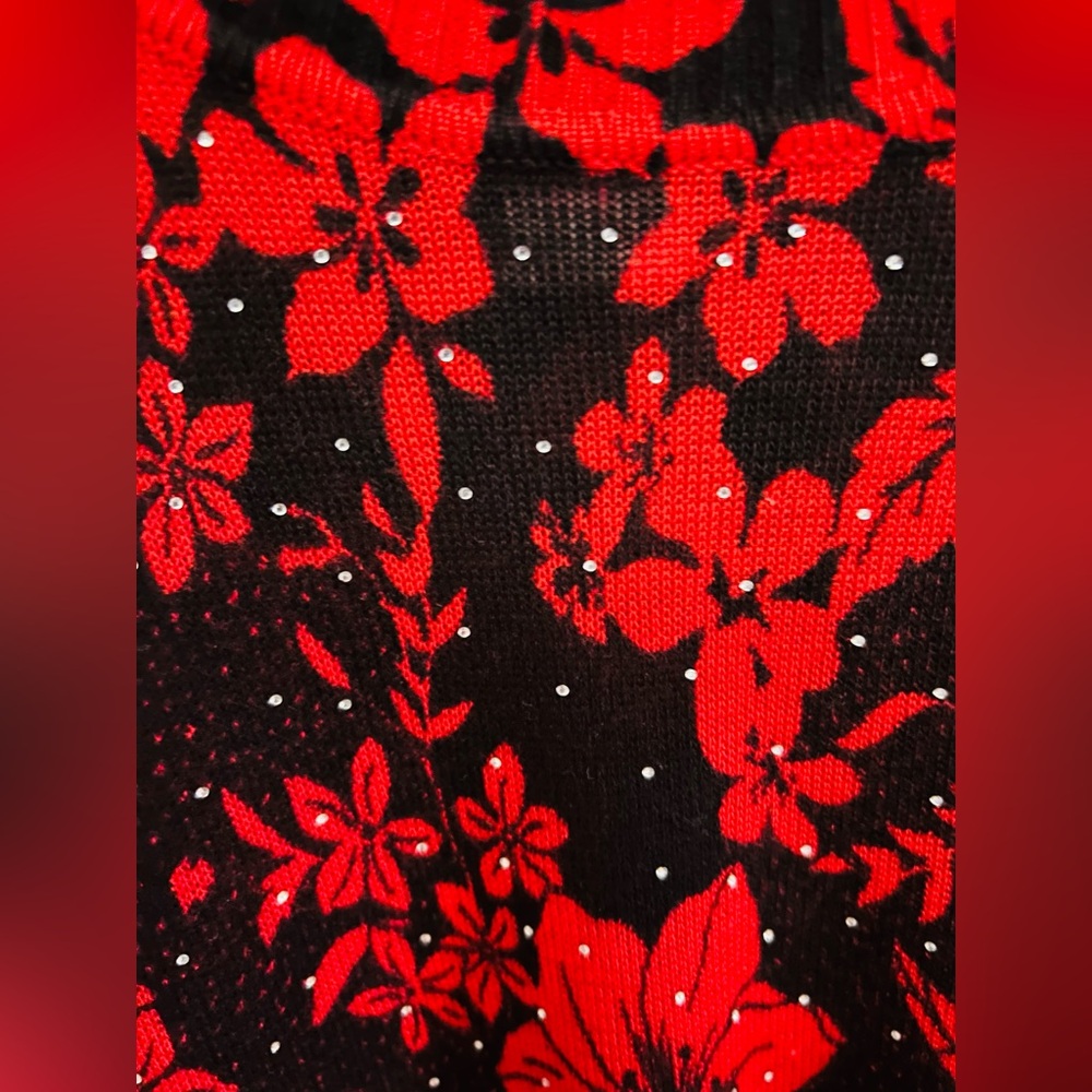 Cathy Daniels Black and Red Floral Long Sleeve lightweight Sweater - NWT - Picture 3 of 6